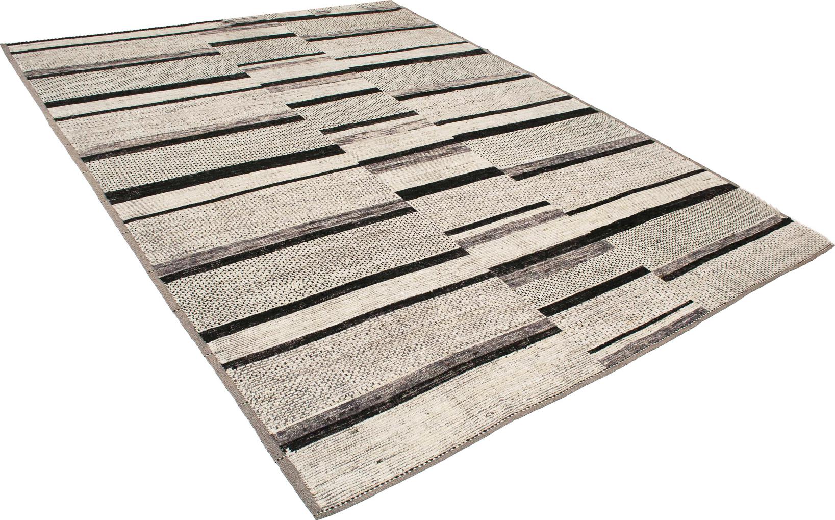 Promise Black & White 8’11” x 12’2″