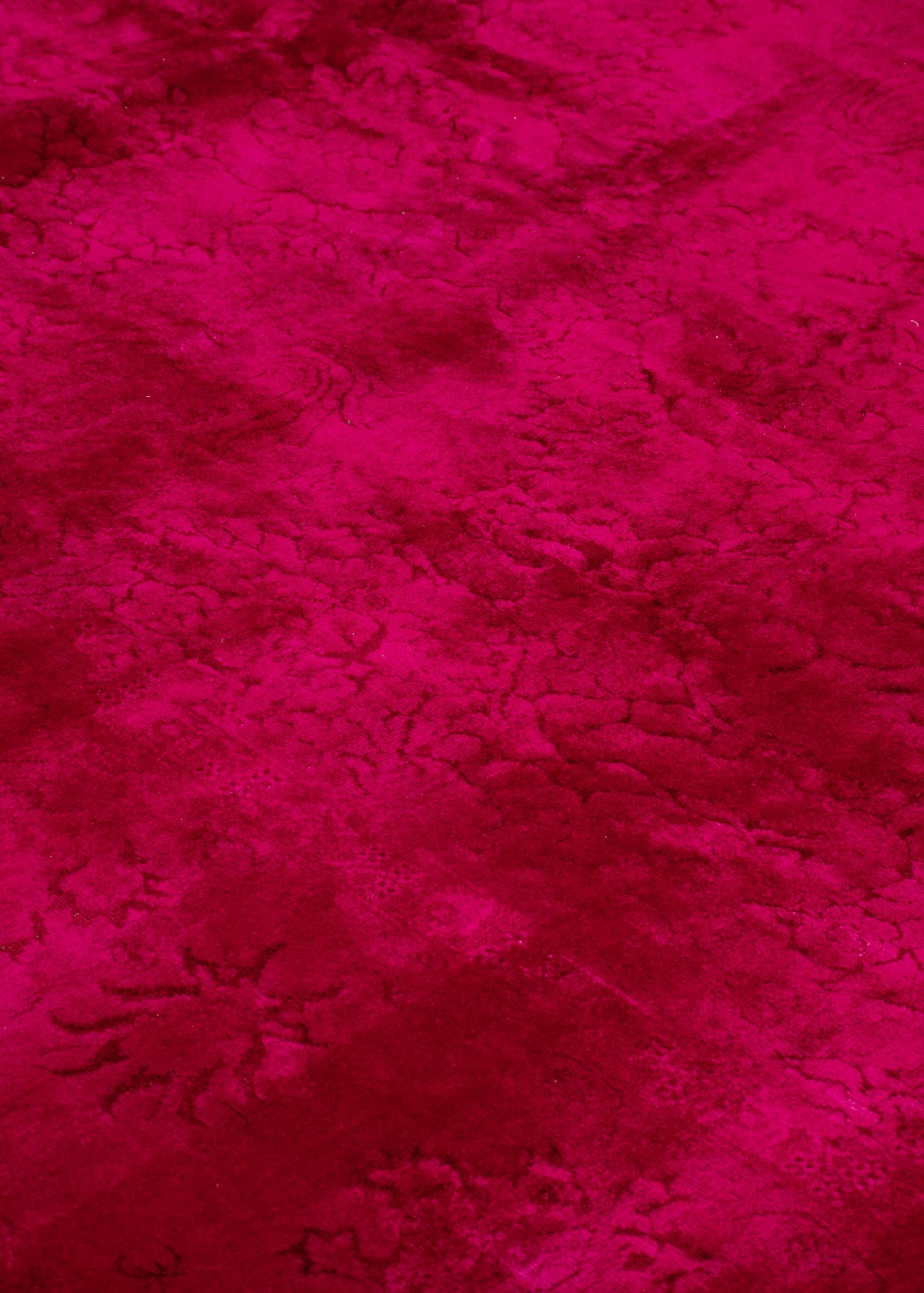 Vintage Scarlet 6’10” x 9’7″