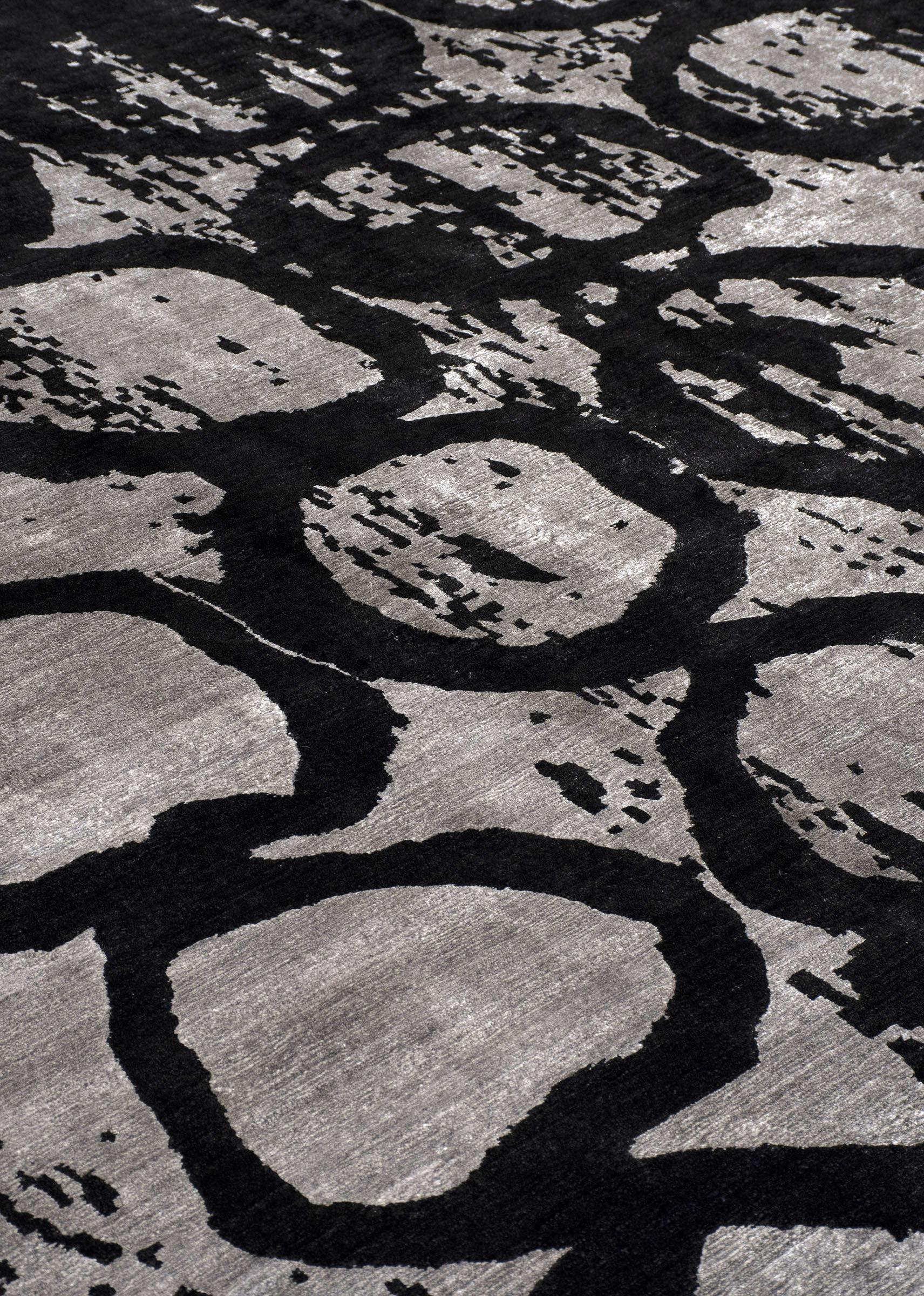 Dripping Rings Black  10′ x 14′