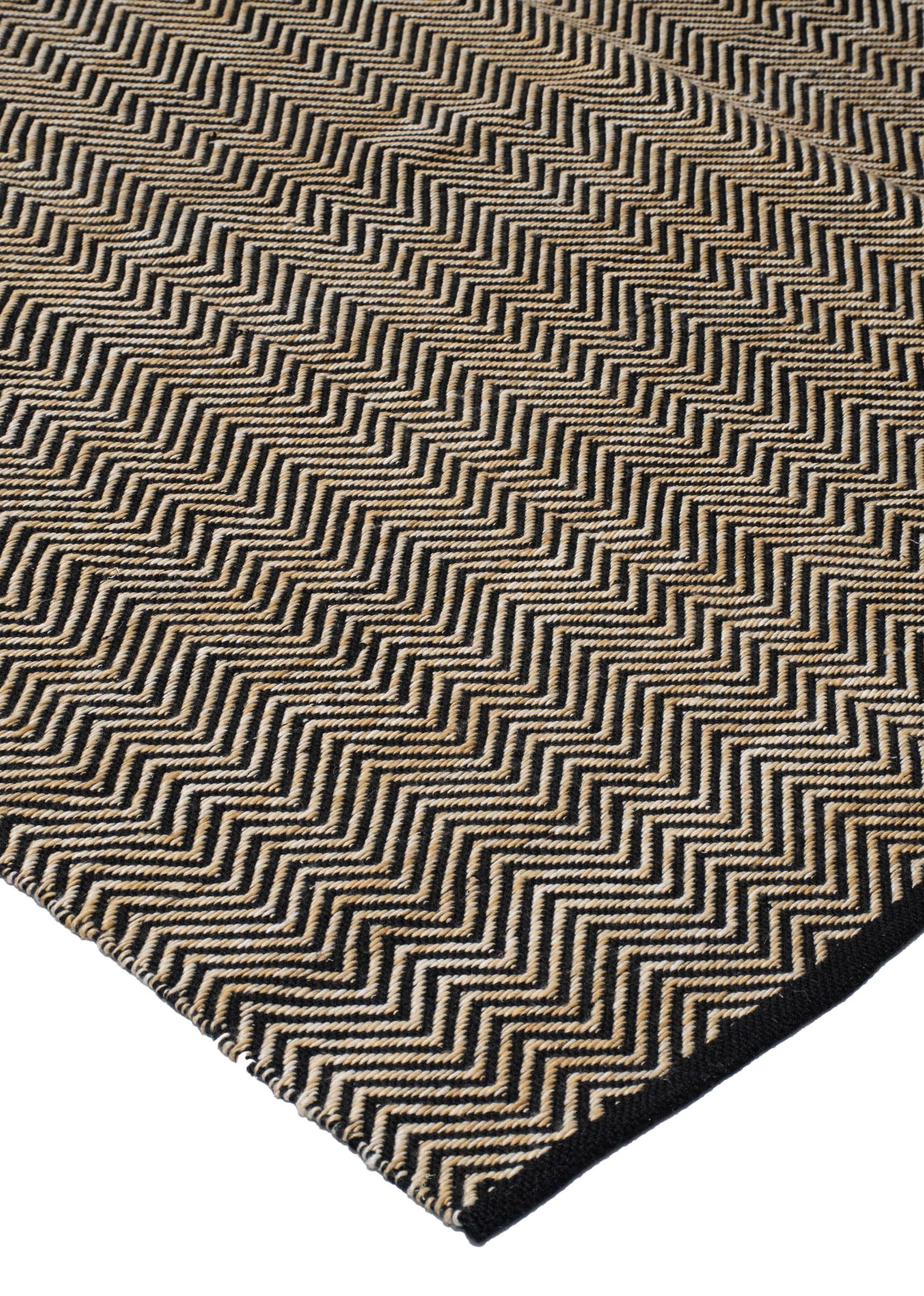 Houndstooth Chevron 9′ x 12′