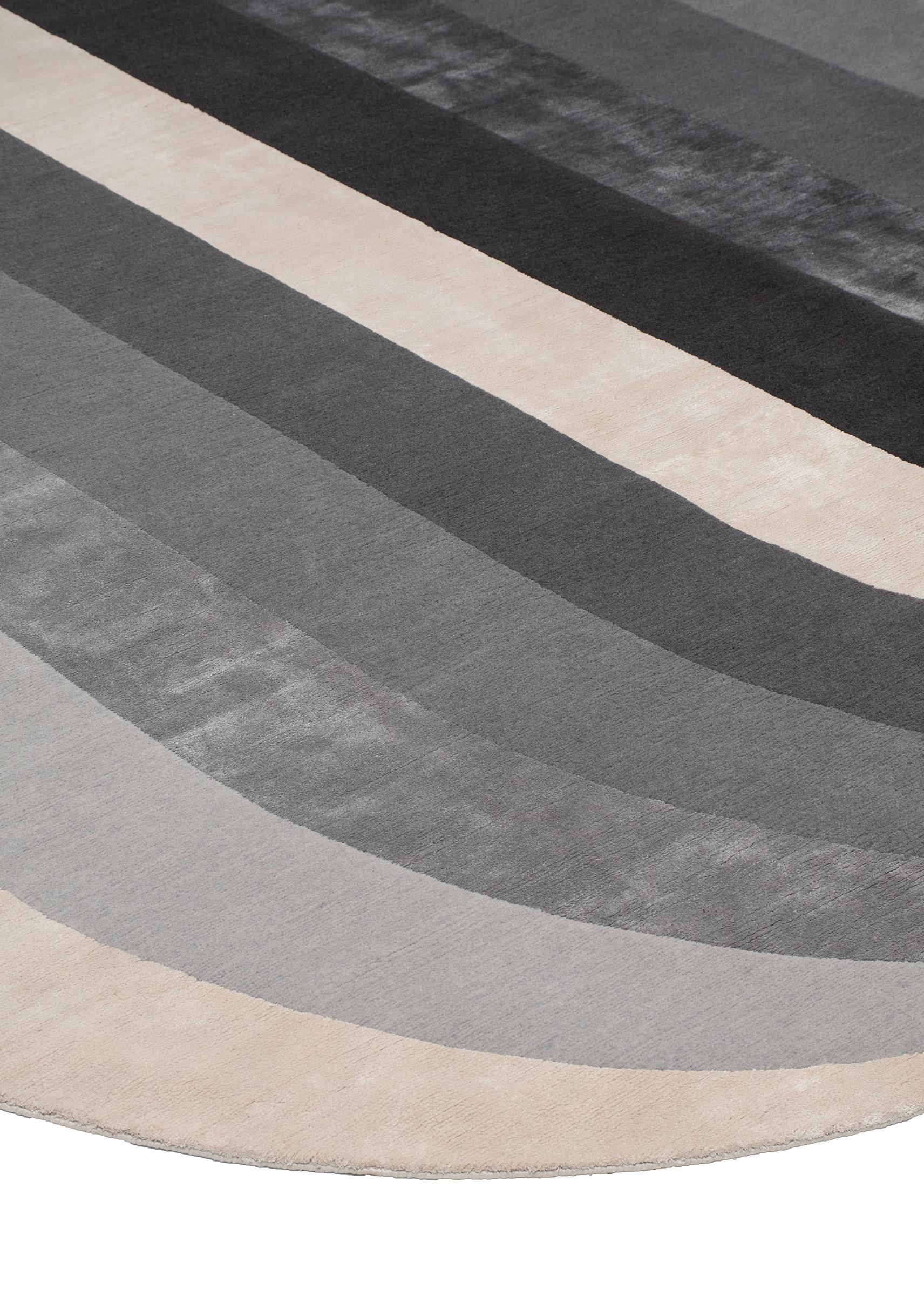 Palazzo Oval Grayscale 8′ x 10′