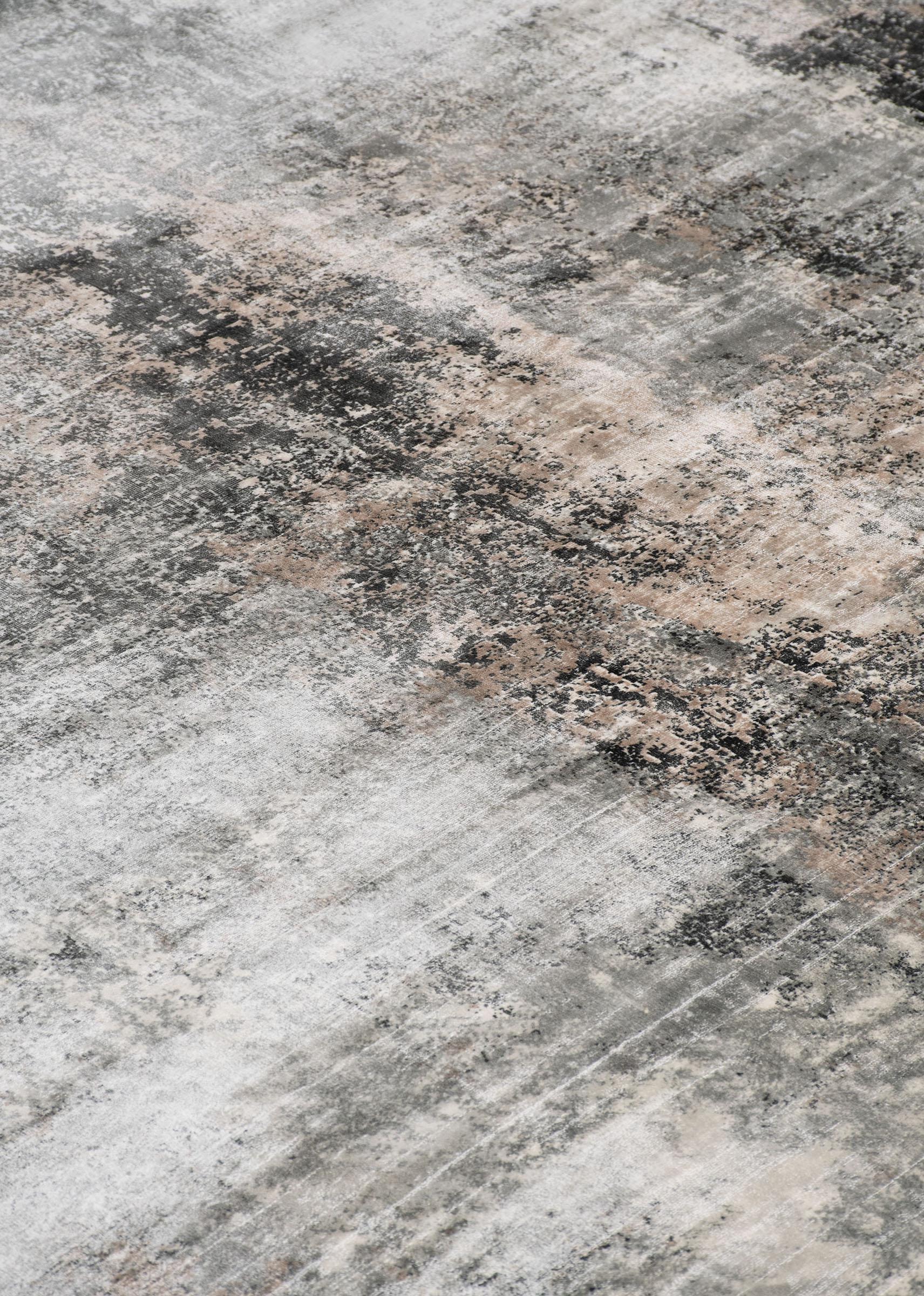 Glacial Gray Silver 9’11” x 14′