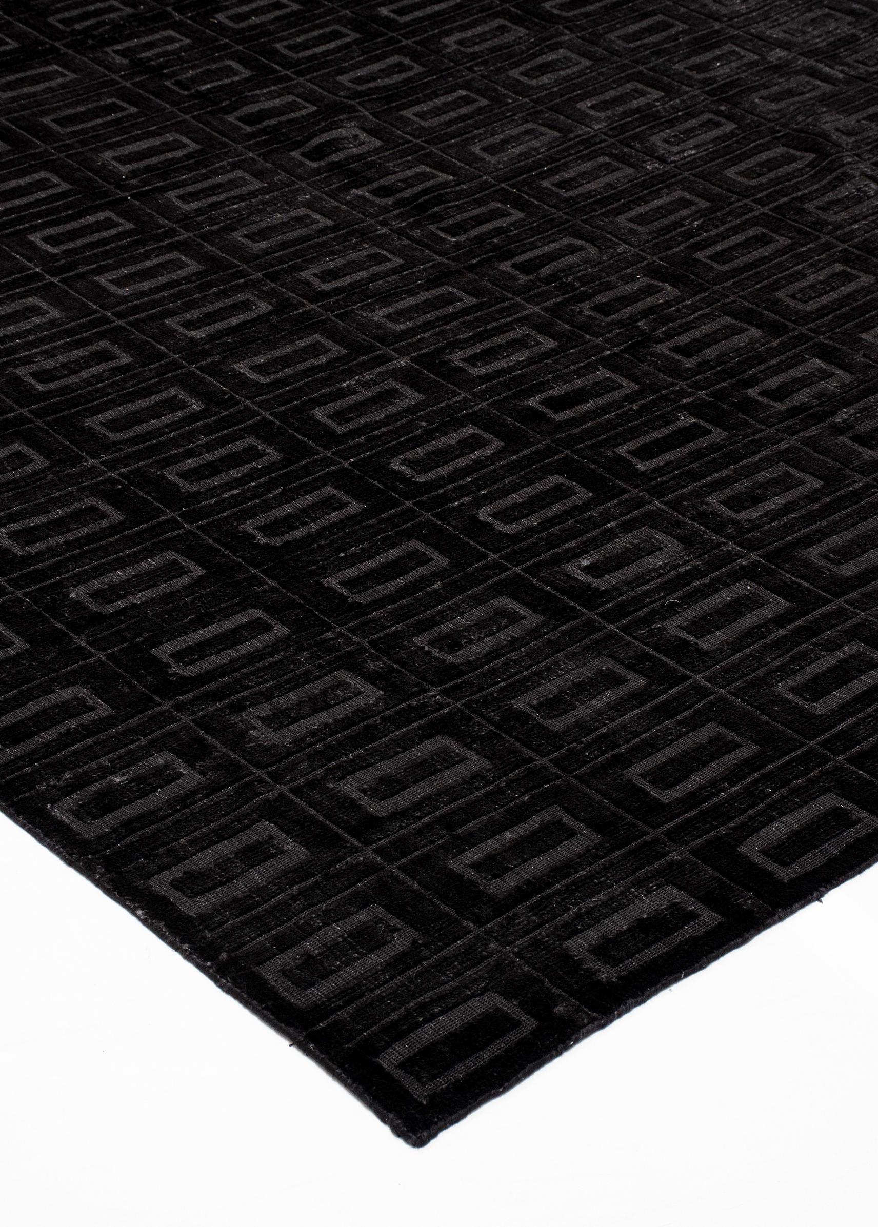 Roadchain Black 9′ x 11’11”