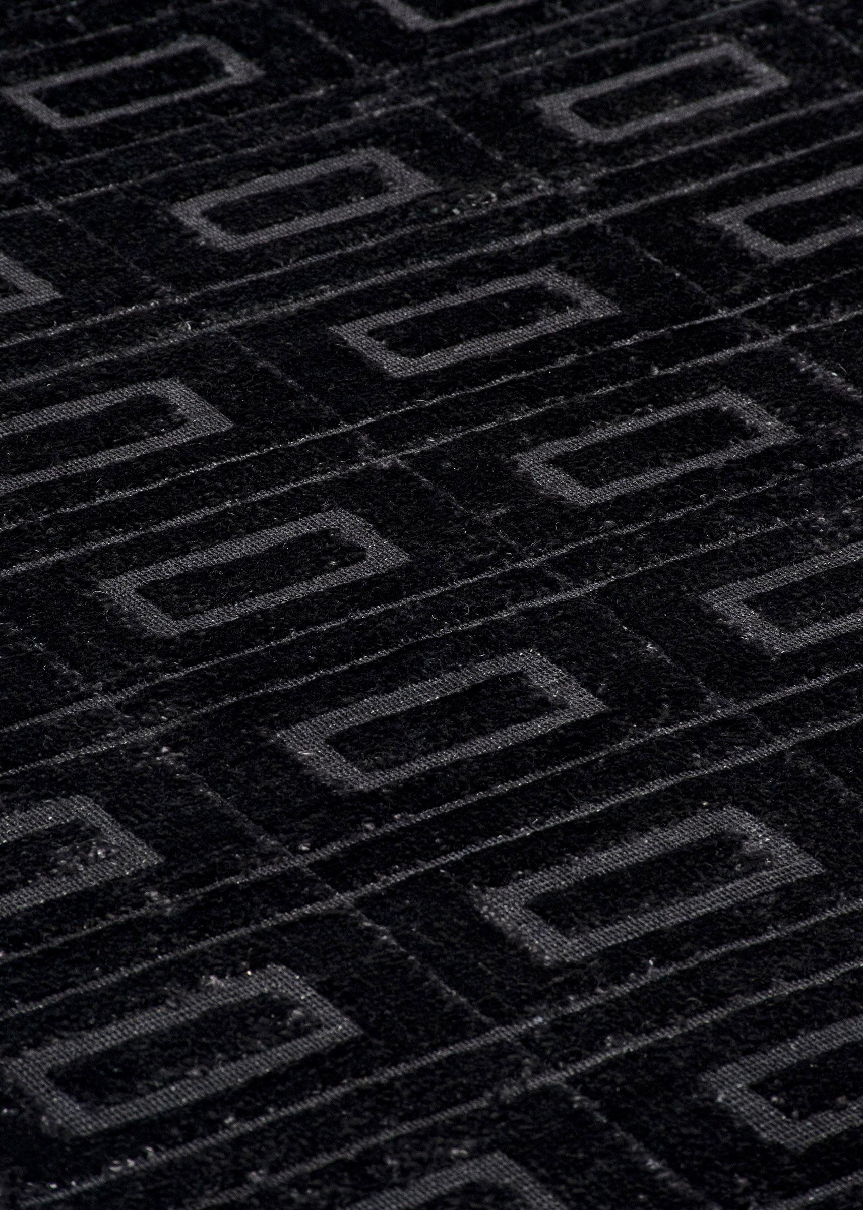 Roadchain Black 9′ x 11’11”