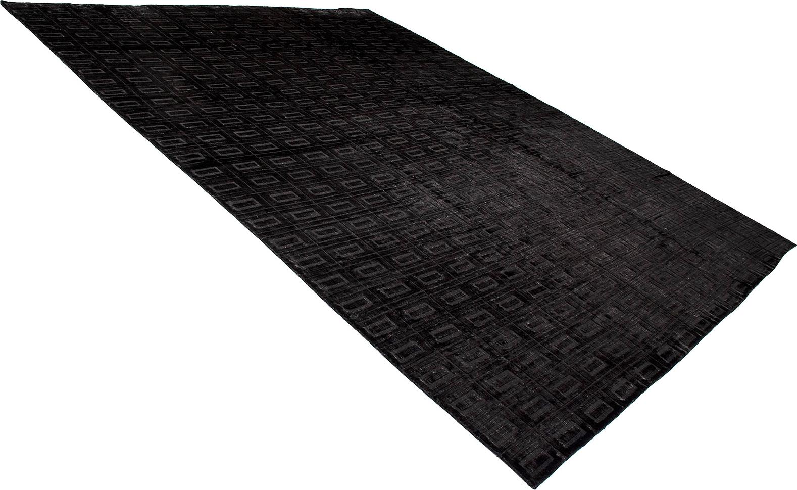 Roadchain Black 9′ x 11’11”