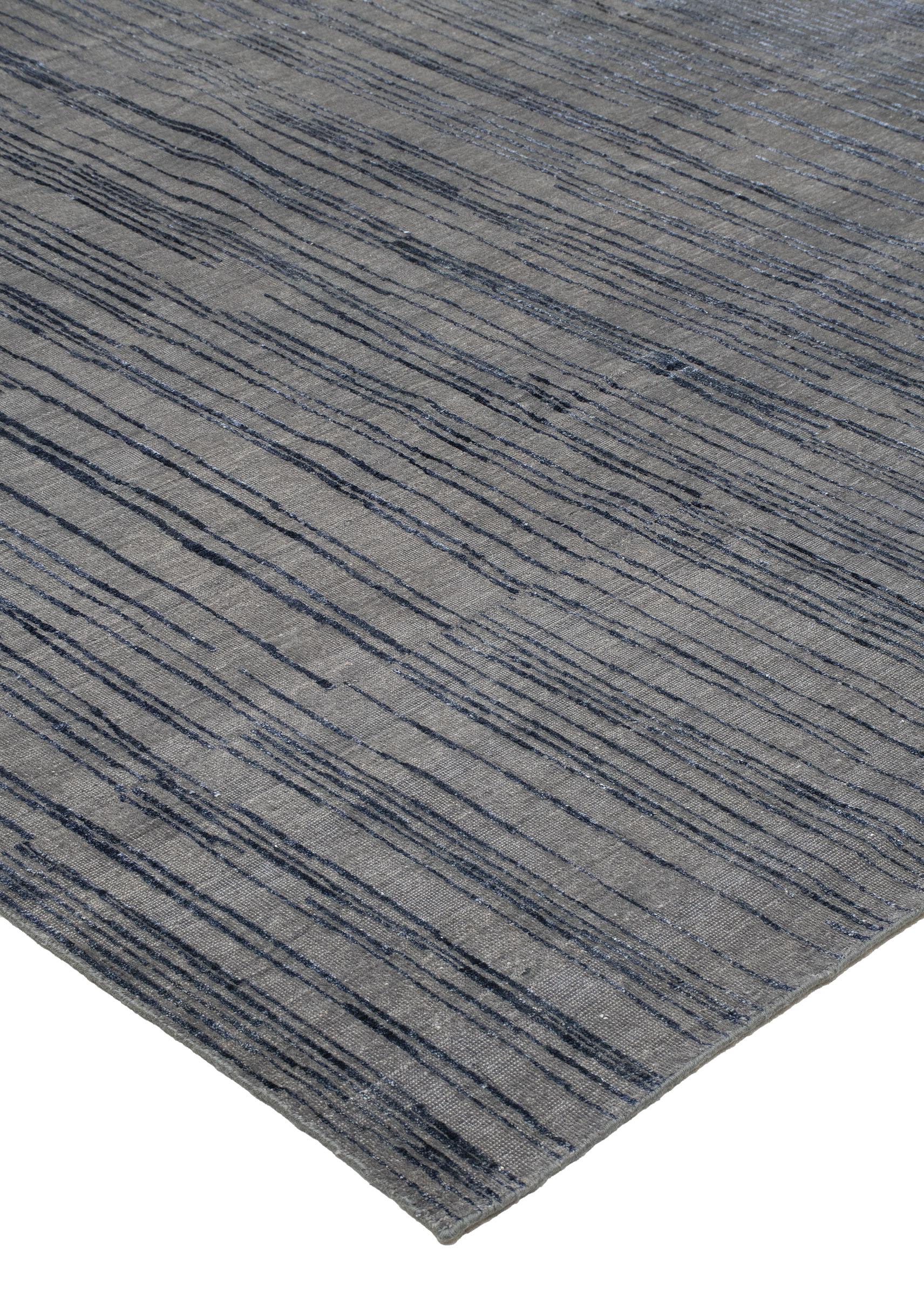 Lineage Midnight 10′ x 13’9″