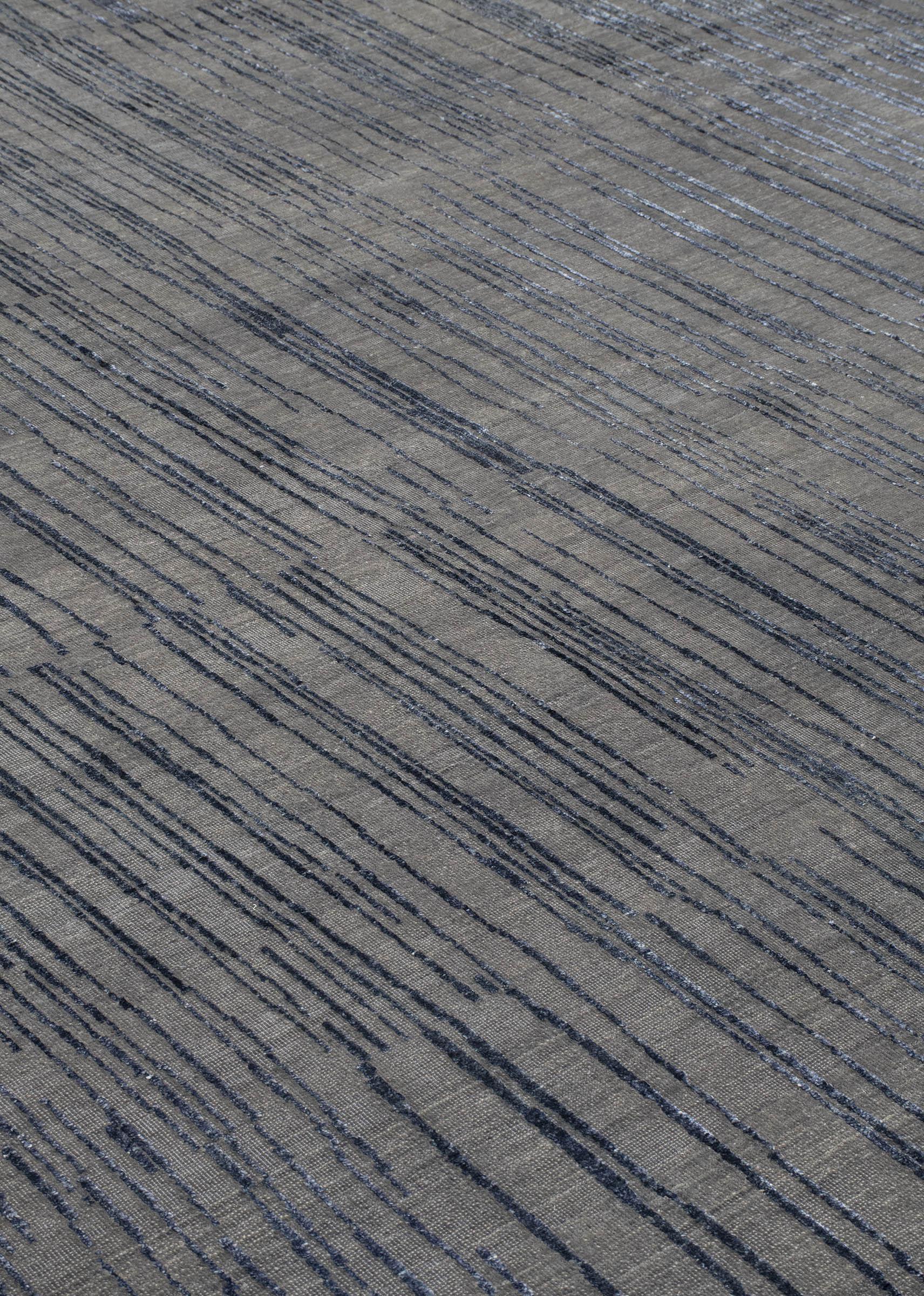 Lineage Midnight 10′ x 13’9″