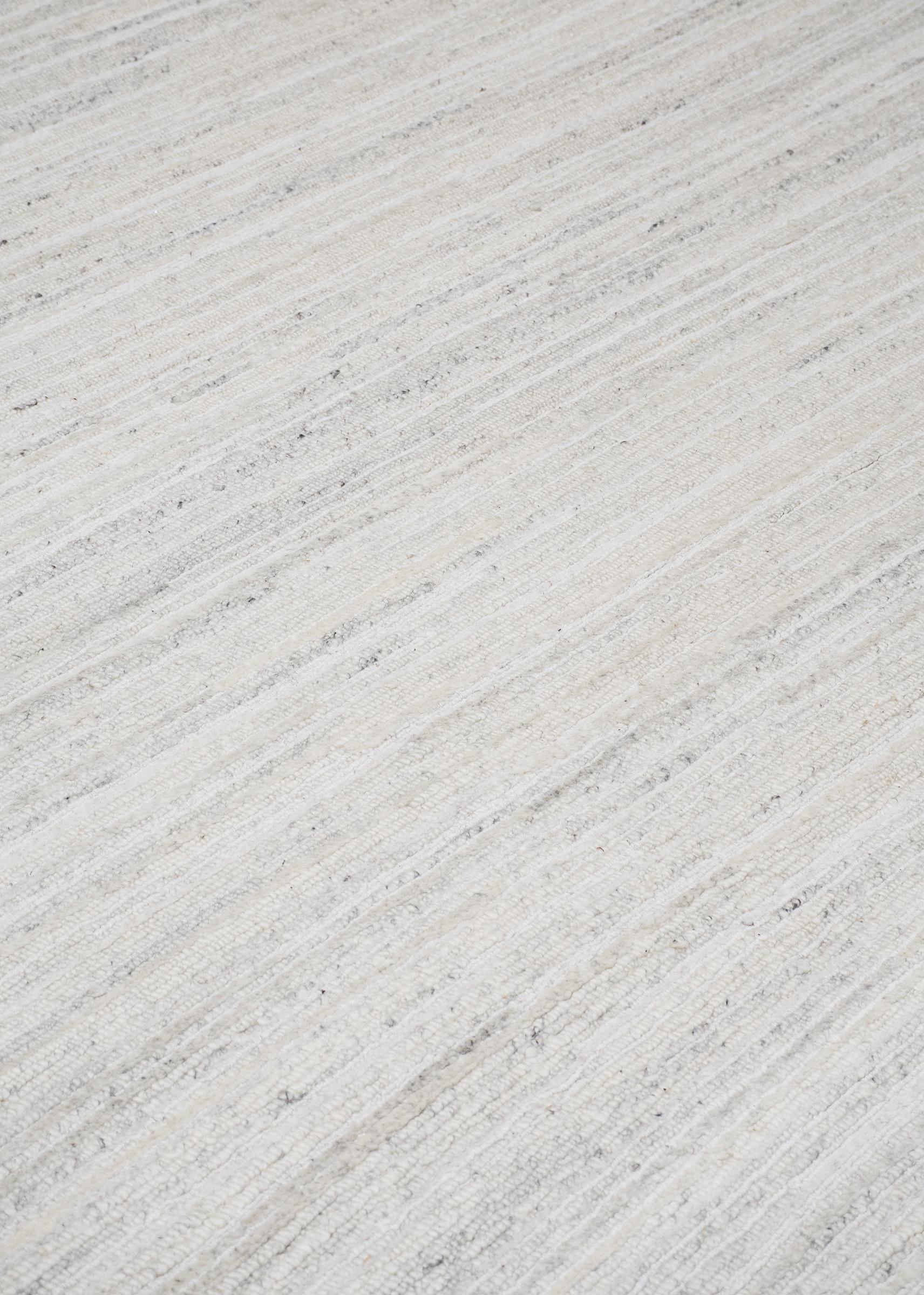 Konia Silver 7’11” x 10’2″